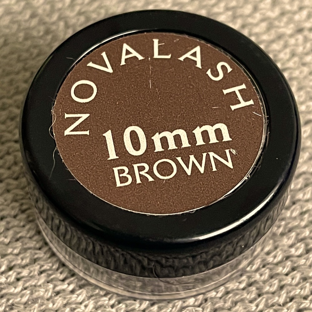 NovaLash 10mm Brown Eyelash Extension Pot